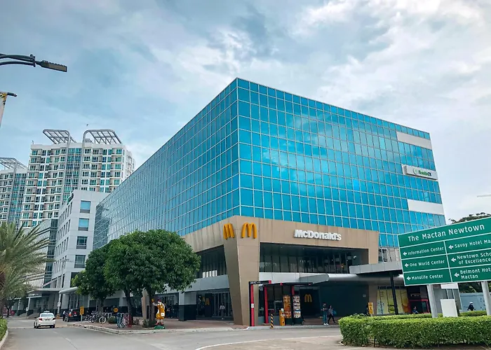 Modern 1br W Exclusive Pool Access 3*