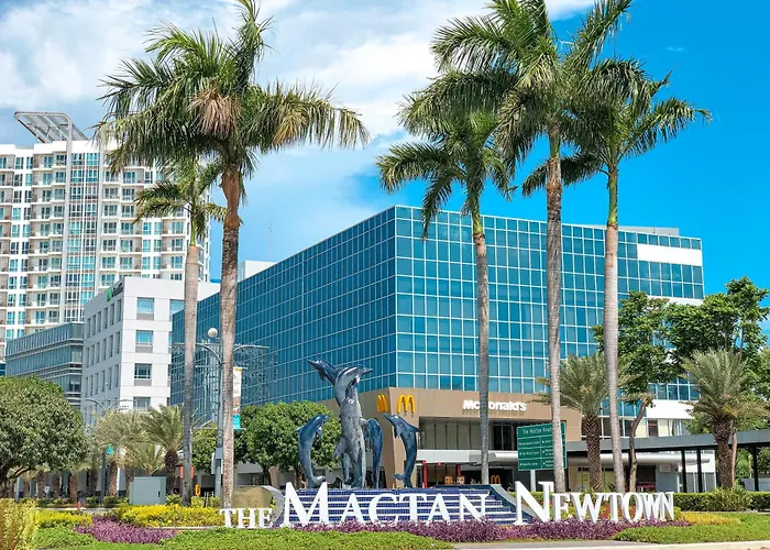 Modern 1br W Exclusive Pool Access