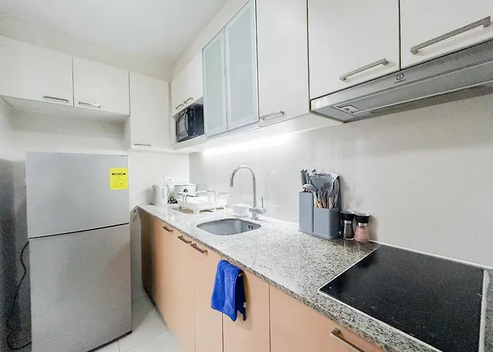 Modern 1br W Exclusive Pool Access 3*
